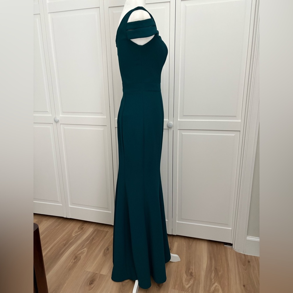 🆕 XSCAPE one shoulder gown in emerald green - Picture 2 of 6